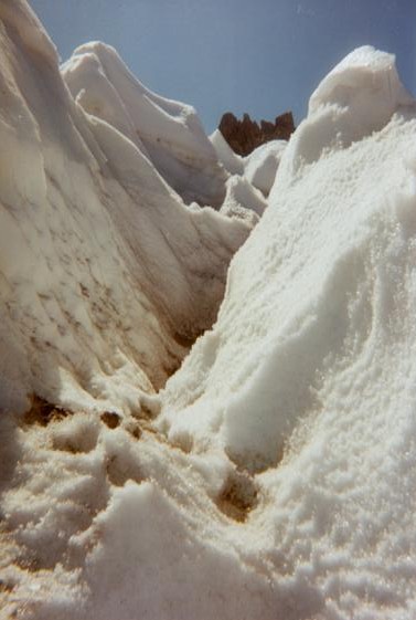 07c-larmarckcolglacierlookingup.jpg (45602 bytes)